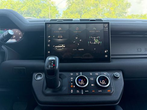 Used 2023 Land Rover Defender 130 X-Dynamic SE AWD/4WD image 14