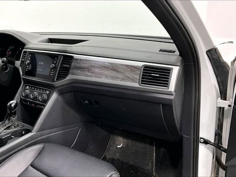 Used 2021 Volkswagen Atlas Cross Sport SE FWD image 19