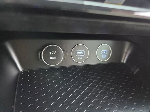 Used 2025 Genesis G70 2.5T AWD/4WD image 27