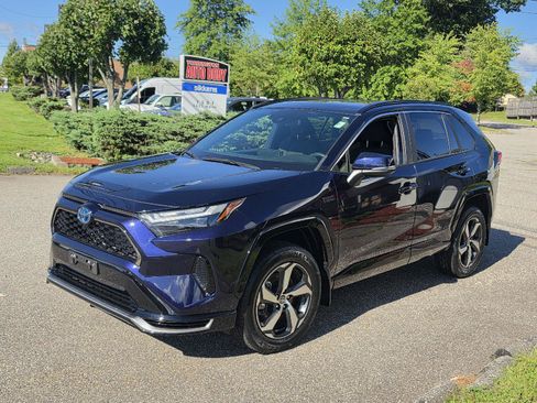Used 2023 Toyota RAV4 SE w/ Weather & Moonroof Package AWD/4WD image 8