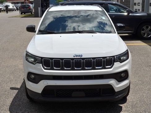 Used 2024 Jeep Compass Latitude AWD/4WD image 3