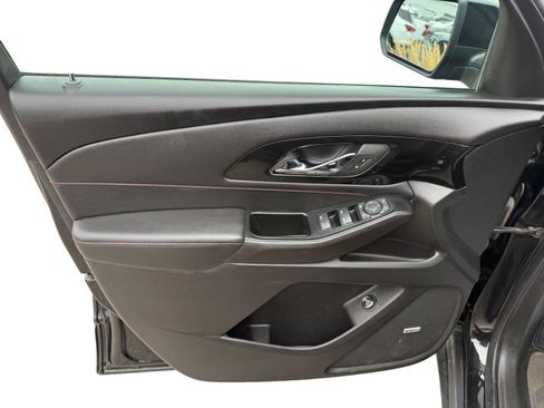 Used 2024 Chevrolet Traverse RS AWD/4WD image 9