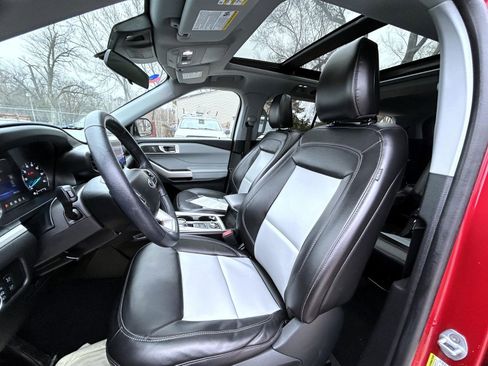 Used 2023 Ford Explorer XLT w/ Equipment Group 202A image 10