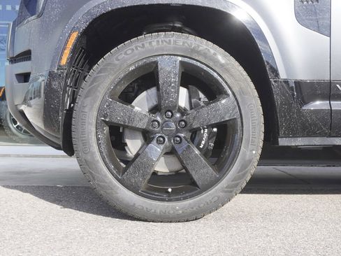 New 2026 Land Rover Defender 110 V8 image 31