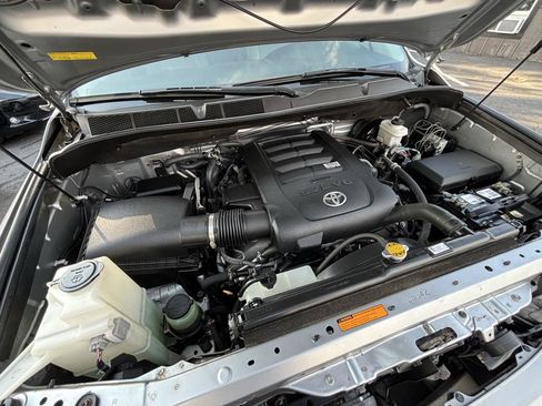 Used 2017 Toyota Sequoia Limited w/ Safety & Convenience Package AWD/4WD image 19
