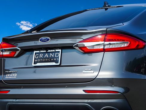 Used 2020 Ford Fusion SE FWD image 14
