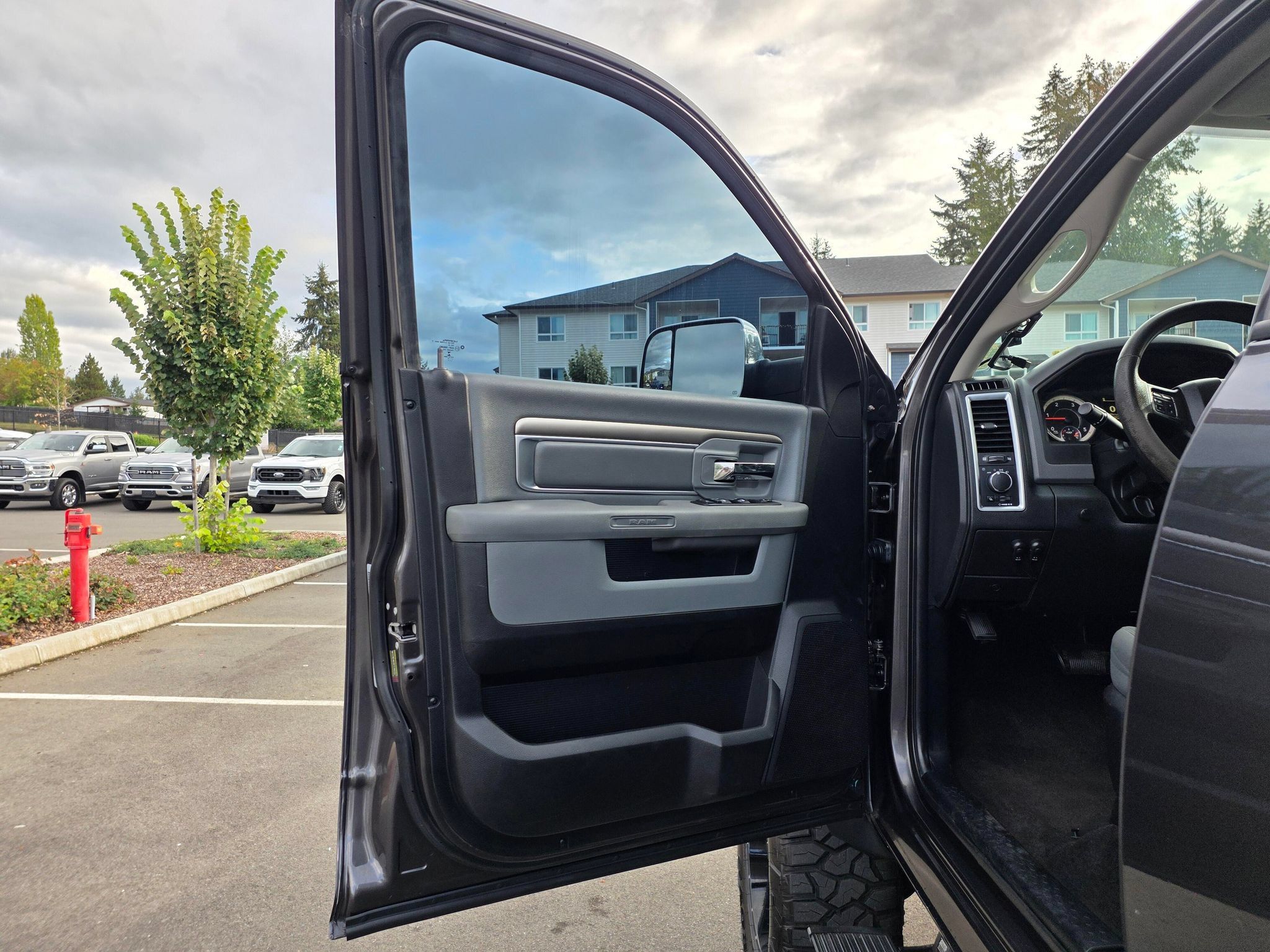 Used 2017 RAM 2500 SLT AWD/4WD image 24