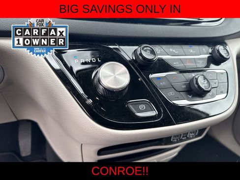 Used 2024 Chrysler Pacifica Touring-L FWD image 19