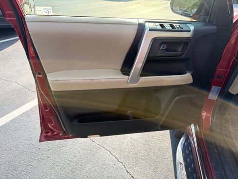 Used 2013 Toyota 4Runner SR5 w/ Premium Pkg AWD/4WD image 11