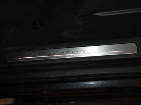 Used 2025 Lincoln Navigator Reserve image 7