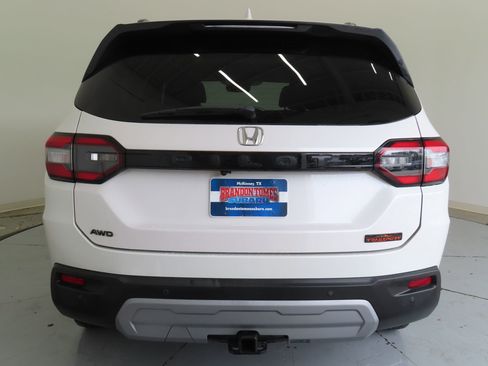 Used 2023 Honda Pilot TrailSport image 4