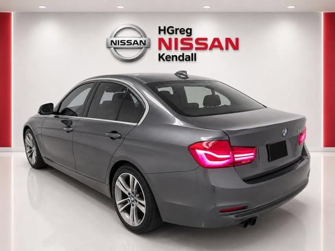Used 2018 BMW 330i Sedan RWD image 2