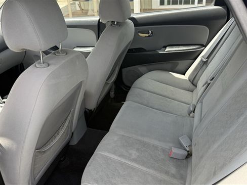 Used 2010 Hyundai Elantra GLS FWD image 19