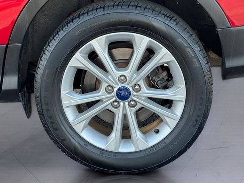 Used 2017 Ford Escape SE w/ Equipment Group 201A image 8