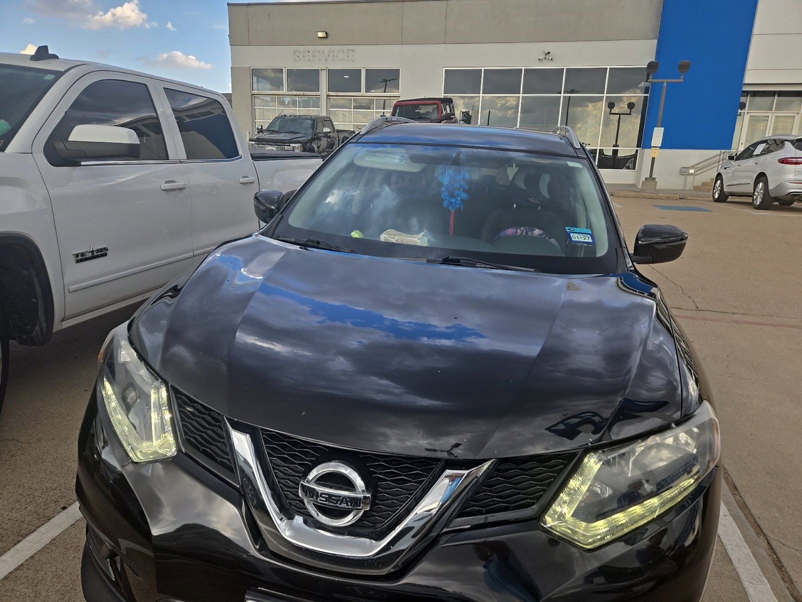 Used 2016 Nissan Rogue SV FWD image 2