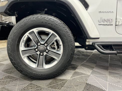 Used 2019 Jeep Wrangler Unlimited Sahara w/ Safety Group AWD/4WD image 28