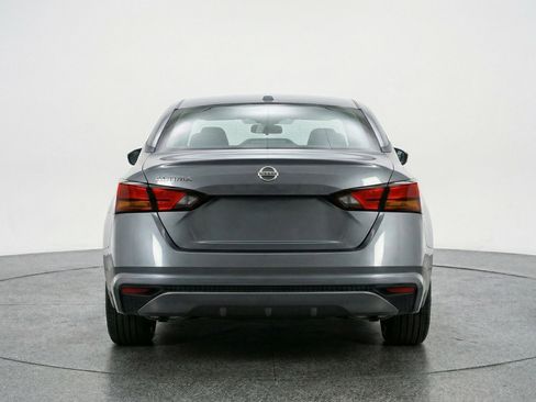 Used 2025 Nissan Altima 2.5 SV FWD image 7