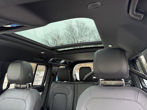 Used 2024 Land Rover Defender 110 S image 25