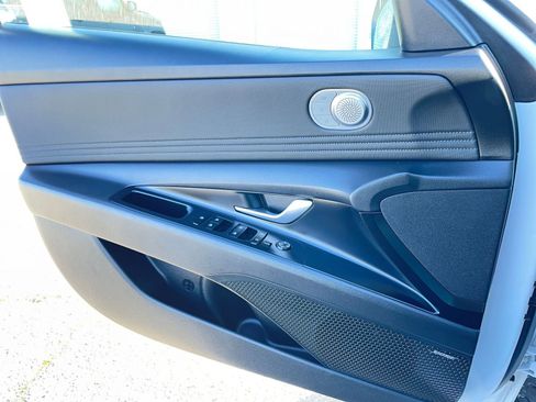 Used 2025 Hyundai Elantra Limited image 20