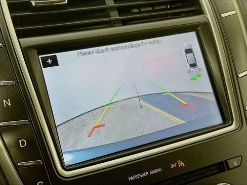 Used 2019 Lincoln Nautilus Select AWD/4WD image 17