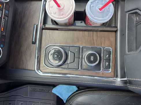 Used 2019 Ford Expedition Platinum image 11