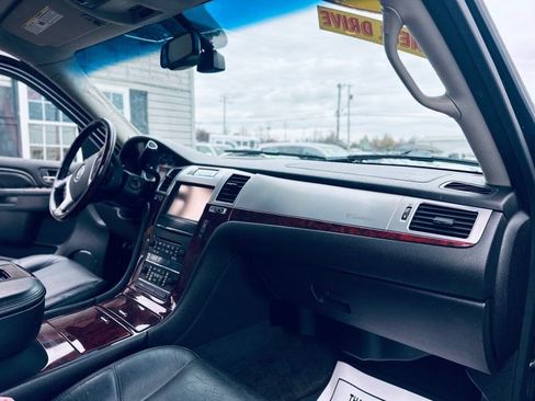 Used 2013 Cadillac Escalade ESV Luxury image 13