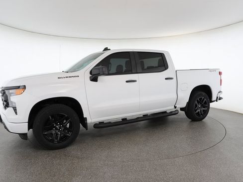 Used 2023 Chevrolet Silverado 1500 Custom image 3