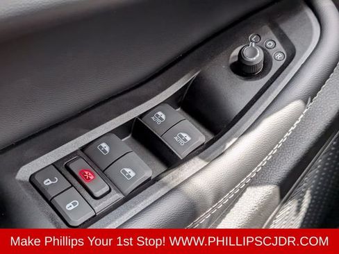Used 2025 Jeep Grand Cherokee L Limited w/ Luxury Tech Group II AWD/4WD image 24