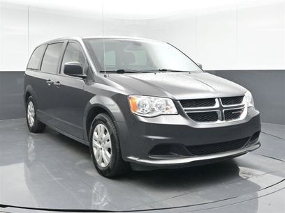 Used 2019 Dodge Grand Caravan SE w/ UConnect Hands-Free Group