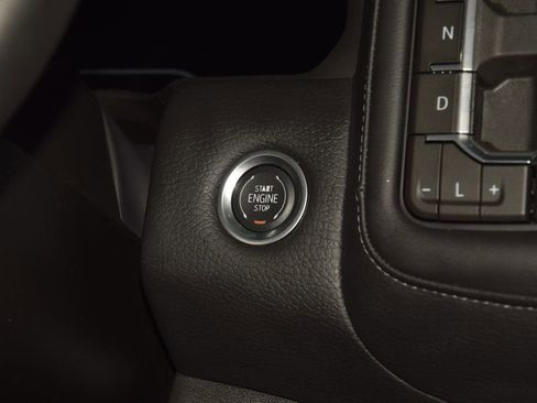 Used 2024 GMC Yukon XL Denali AWD/4WD image 36