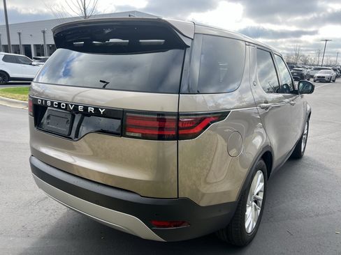 Certified 2024 Land Rover Discovery S image 7