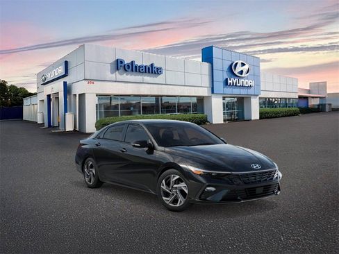 New 2025 Hyundai Elantra SEL image 2