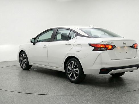 Used 2025 Nissan Versa SV FWD image 5