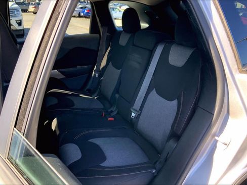 Used 2018 Jeep Cherokee Latitude w/ Altitude Package image 18