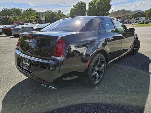 Used 2021 Chrysler 300 S RWD image 5