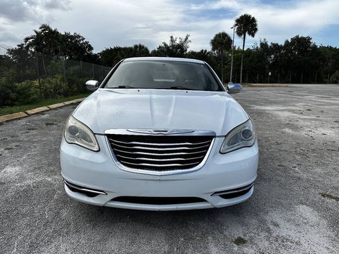 Used 2011 Chrysler 200 Limited FWD image 3
