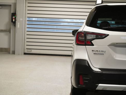 Used 2021 Subaru Outback Touring XT image 10