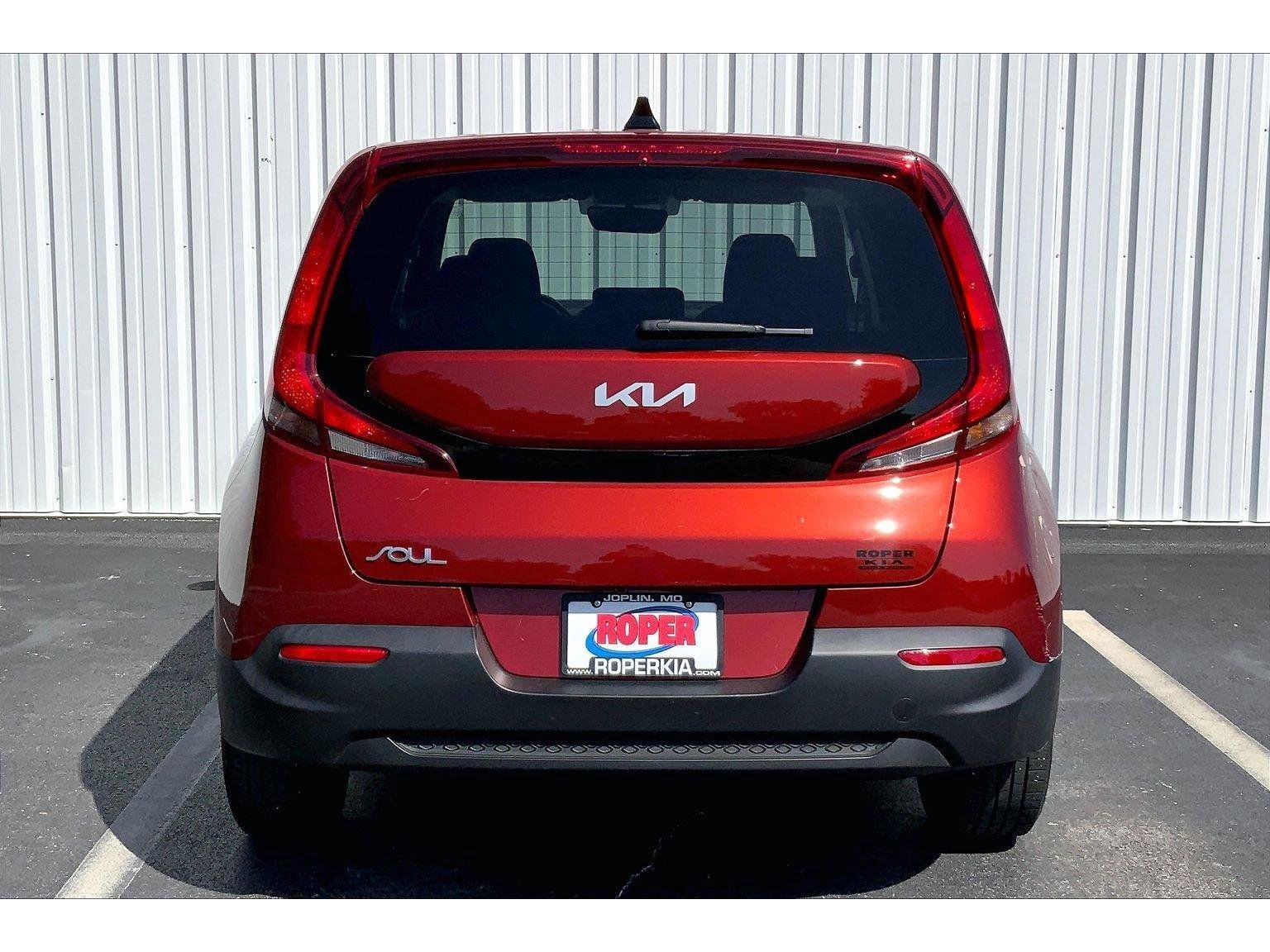 Used 2022 Kia Soul LX FWD image 4