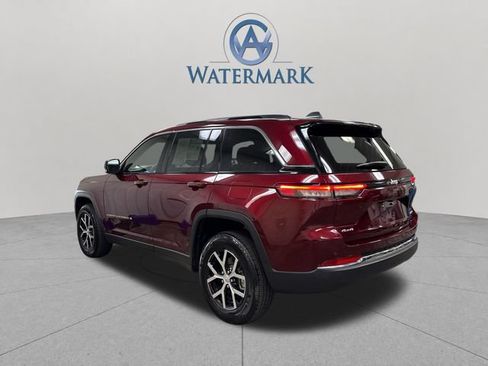 Used 2025 Jeep Grand Cherokee Limited AWD/4WD image 3