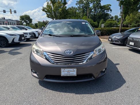 Used 2015 Toyota Sienna XLE w/ XLE Navigation Package FWD image 8