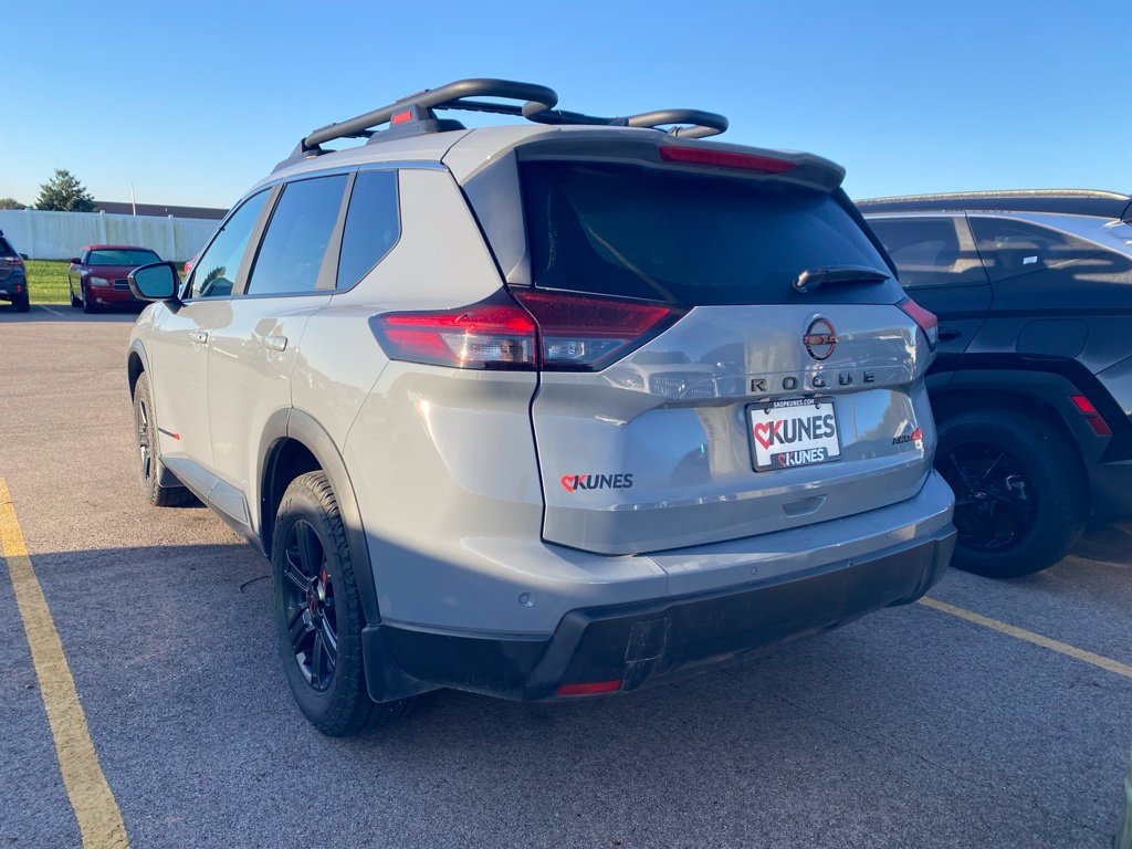 Used 2026 Nissan Rogue SV AWD/4WD image 8