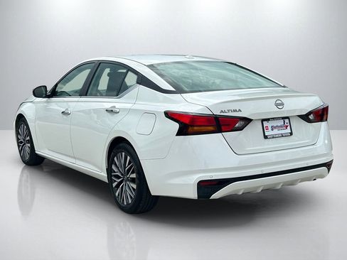Used 2025 Nissan Altima 2.5 SV FWD image 7