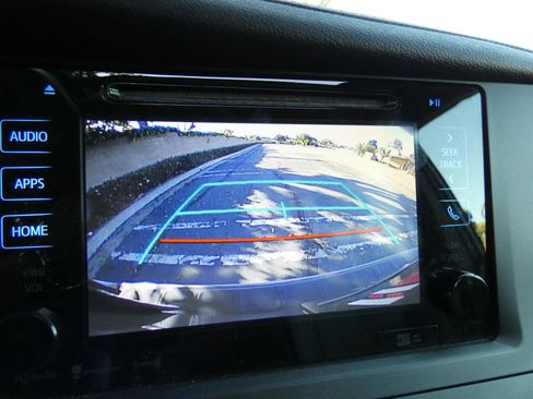 Used 2017 Toyota Sienna XLE image 81