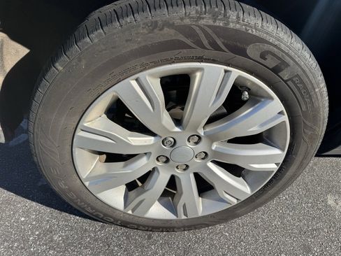 Used 2016 Land Rover Discovery Sport HSE Luxury image 6