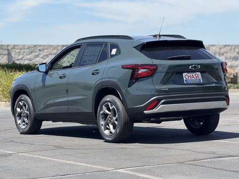 New 2025 Chevrolet Trax LT w/ Driver Confidence Package image 4