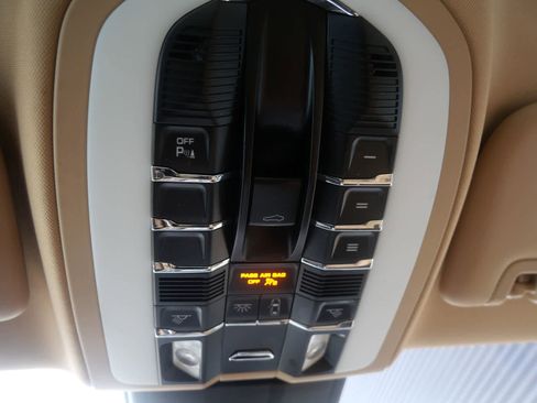 Used 2016 Porsche Panamera 4S image 28
