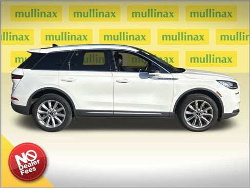 Used 2021 Lincoln Corsair AWD w/ Premium Package image 2