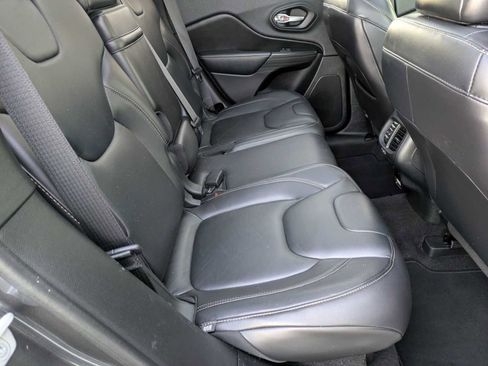 Used 2016 Jeep Cherokee Limited image 18