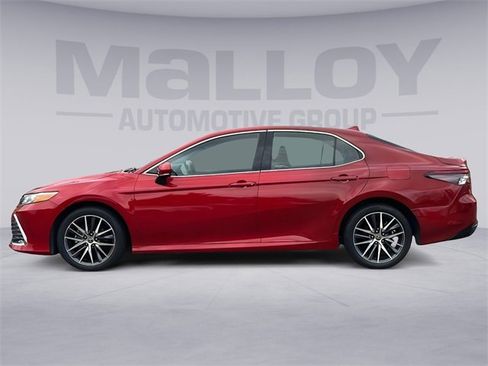 Used 2023 Toyota Camry XLE image 3