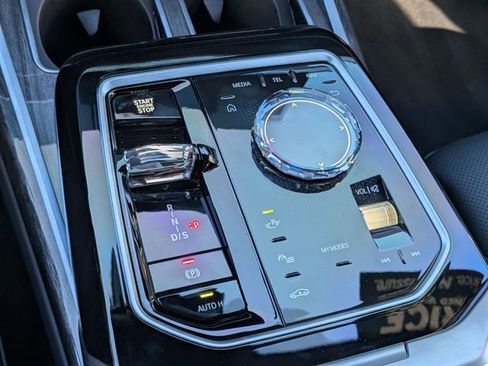 Used 2025 BMW 740i image 12